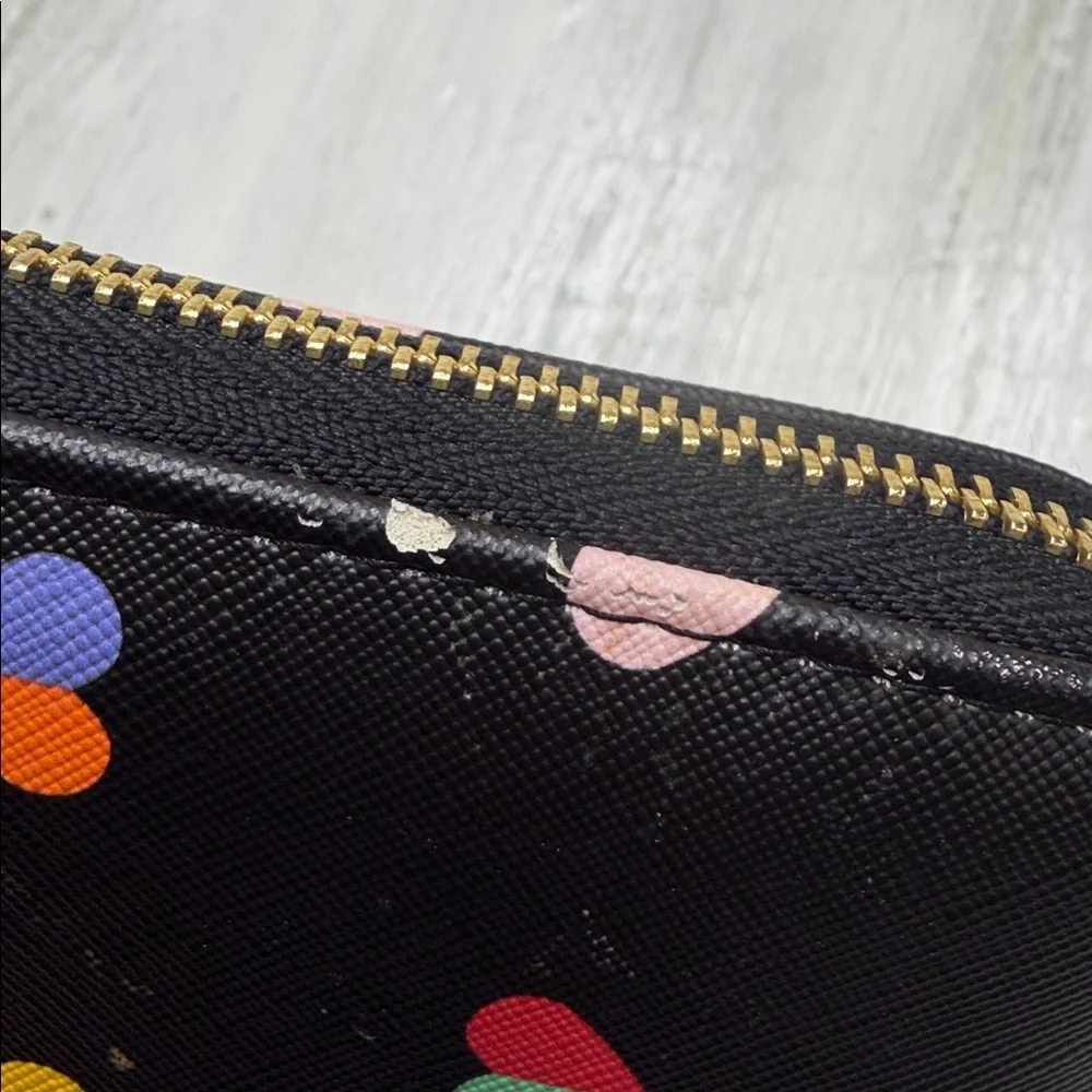 π5/$25 SALE!π Betsy Johnson Rainbow Hearts on Black Faux Leather Zip Up Wallet - Picture 9 of 14